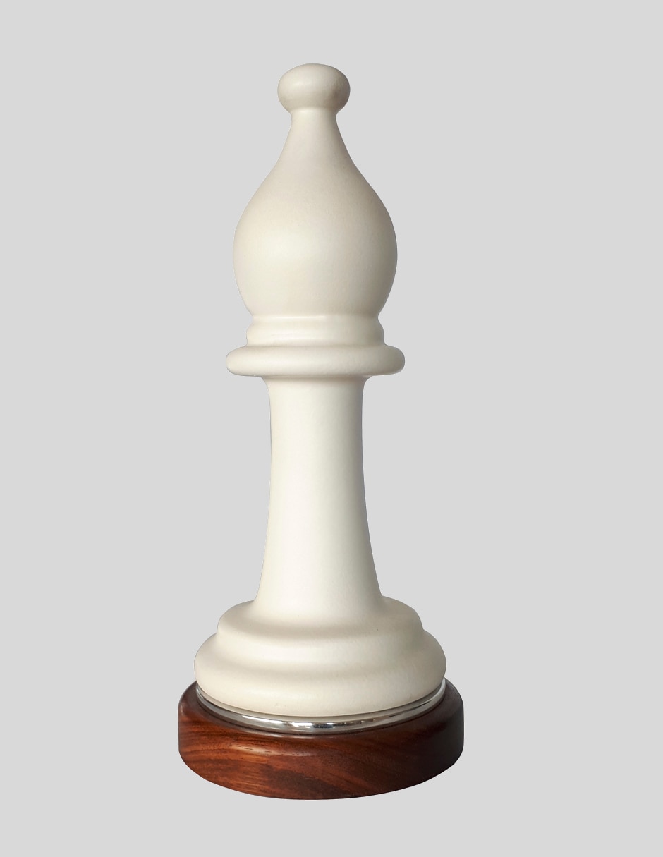 Figura de alfil de cerámica Figura de alfil de cerámica