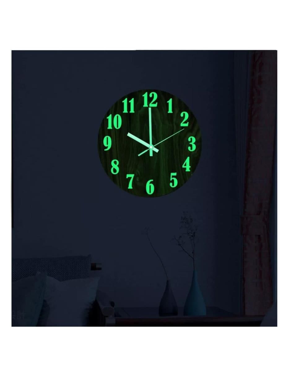 Reloj de pared de madera