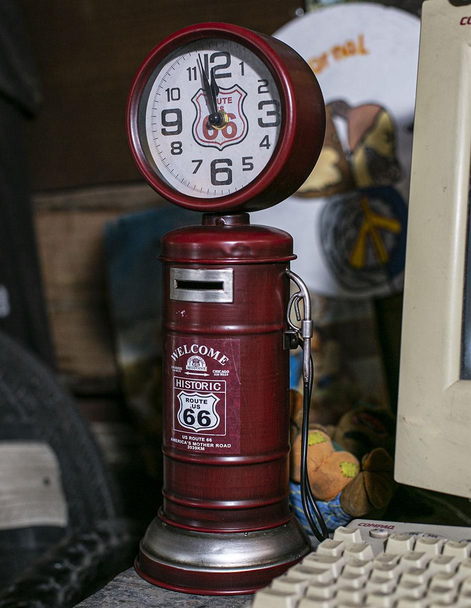 Reloj mesa de metal 2