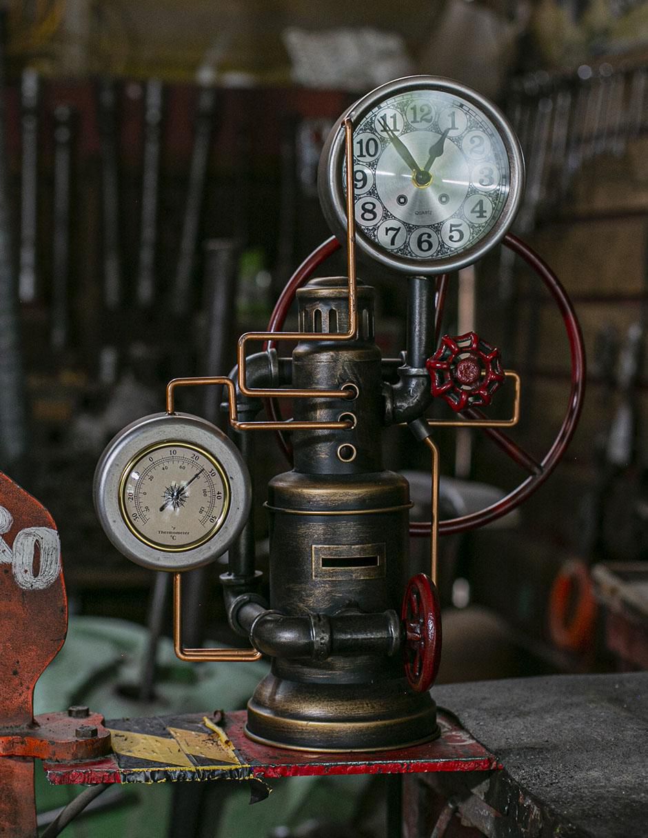 Reloj mesa de metal 2