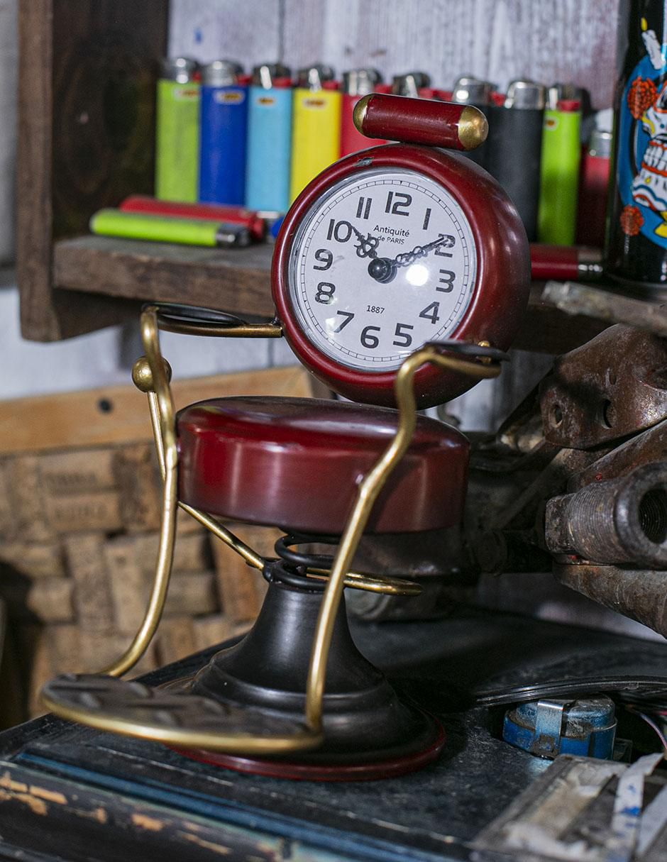Reloj mesa de metal 3