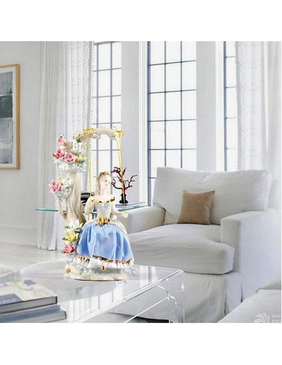 Figura Universal de porcelana 3