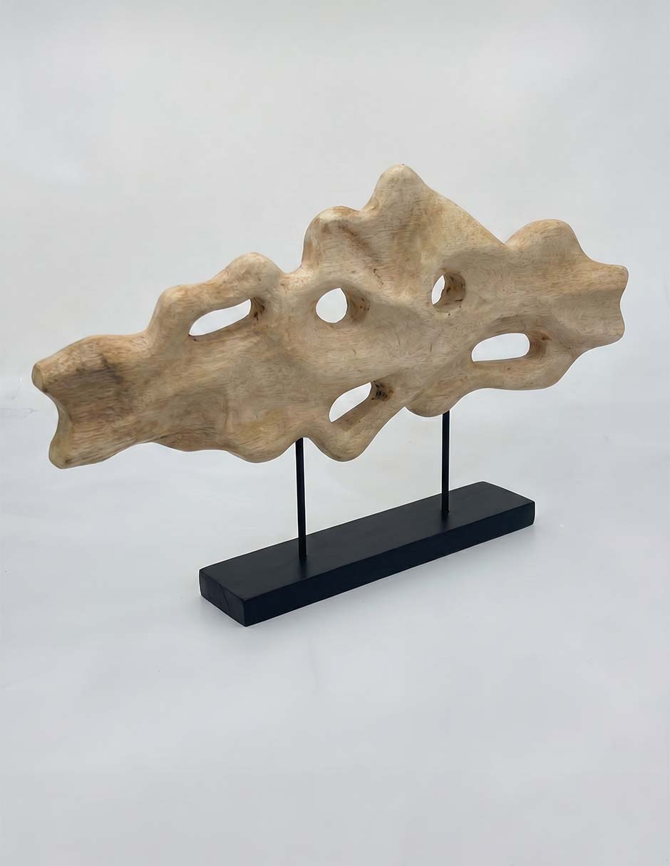 Escultura asimétrica de madera 1