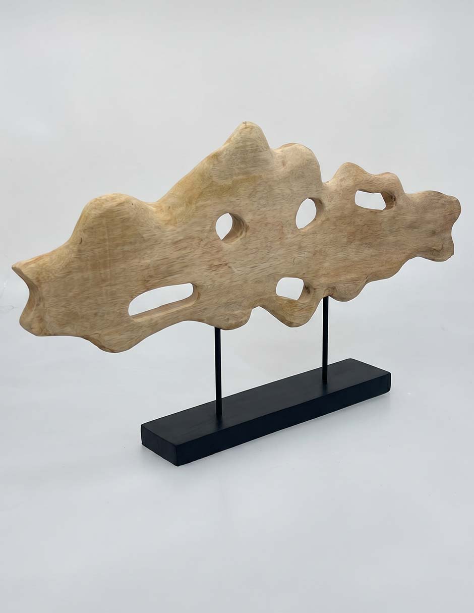 Escultura asimétrica de madera 2