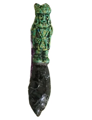 Figura de daga de vidrio