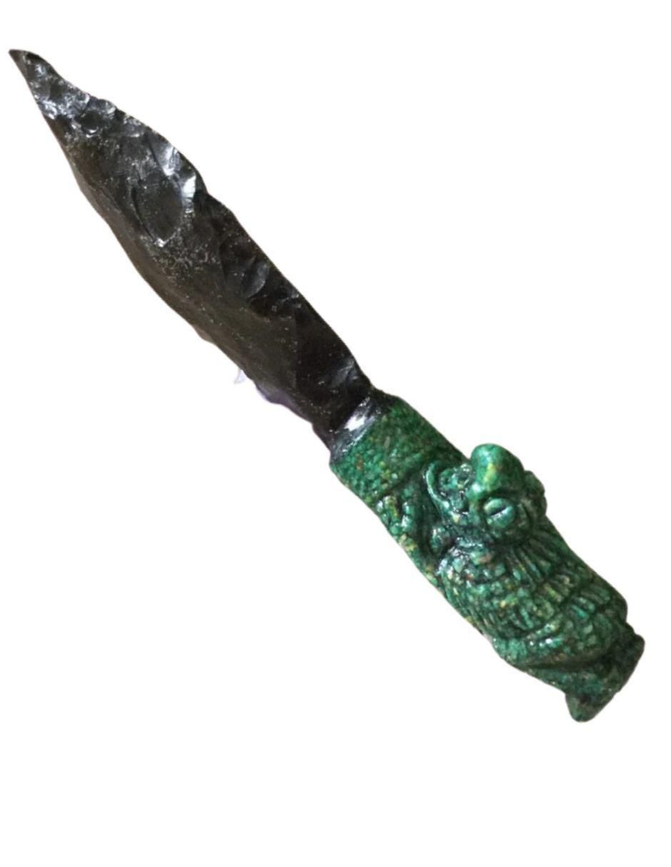 Figura de daga de vidrio