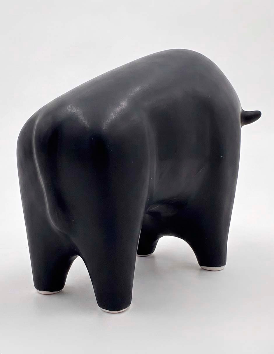 Figura decorativa de toro de cerámica 2