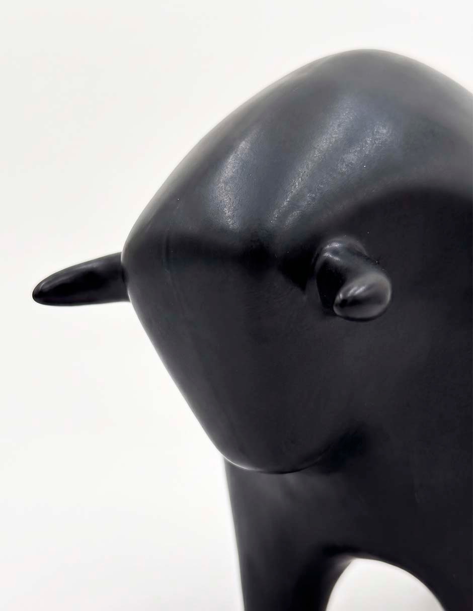 Figura decorativa de toro de cerámica 3