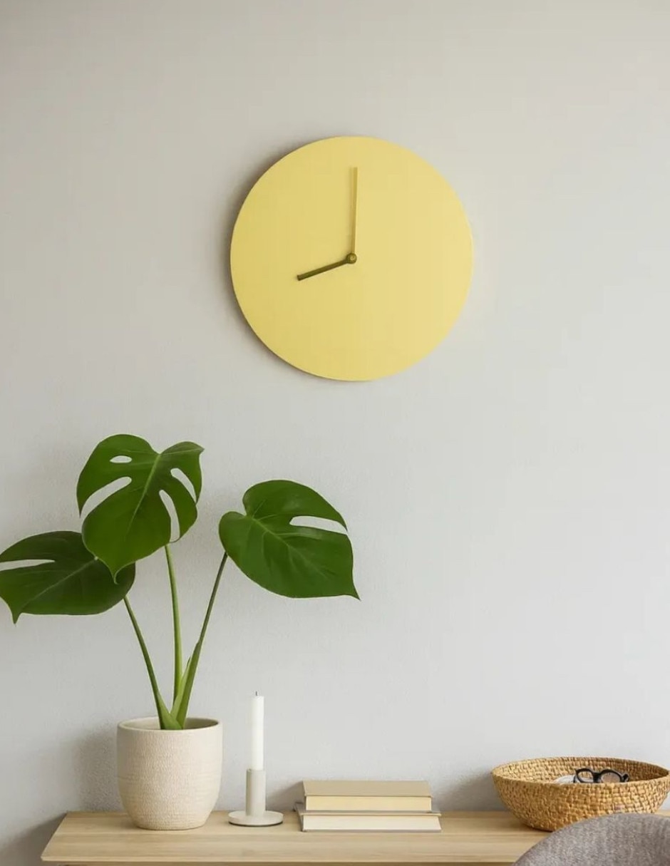 Reloj de pared minimal yellow de plástico 2